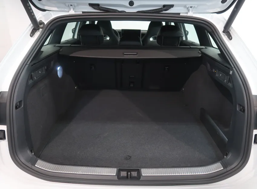 Volkswagen Passat R-LINE 1.5TSI 200KW eHYBRID WEBASTO TAŽNÉ