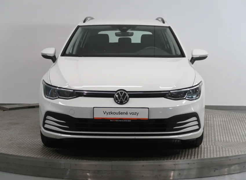 Volkswagen Golf LIFE VARIANT 1,5TSI 96KW LED ACC KAMERA