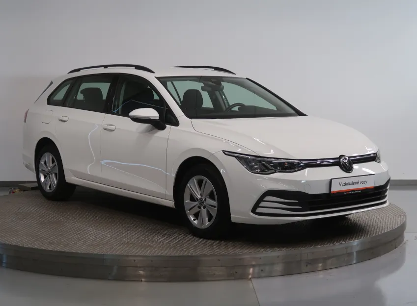 Volkswagen Golf LIFE VARIANT 1,5TSI 96KW LED ACC KAMERA
