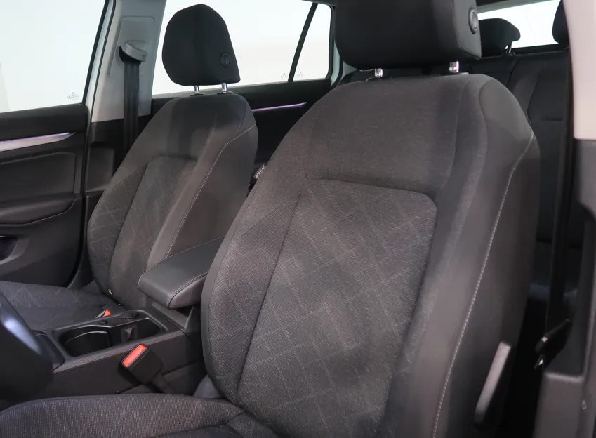 Volkswagen Golf LIFE VARIANT 1,5TSI 96KW LED ACC KAMERA