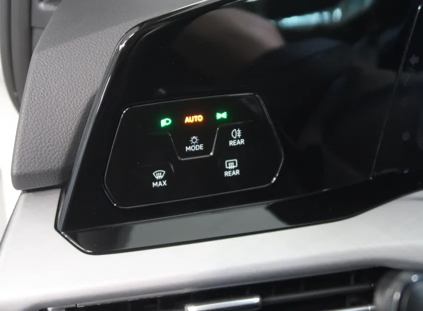 Volkswagen Golf LIFE VARIANT 1,5TSI 96KW LED ACC KAMERA