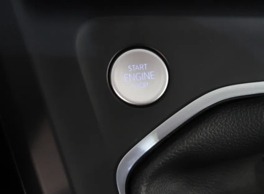 Volkswagen Golf LIFE VARIANT 1,5TSI 96KW LED ACC KAMERA
