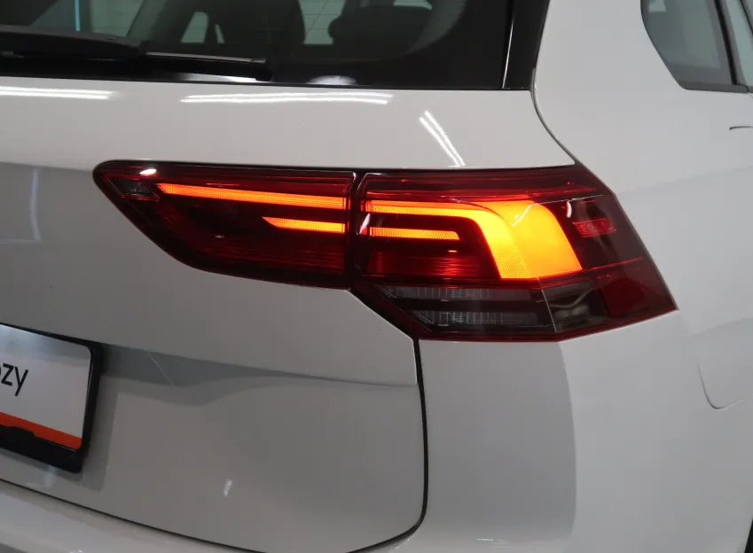 Volkswagen Golf LIFE VARIANT 1,5TSI 96KW LED ACC KAMERA