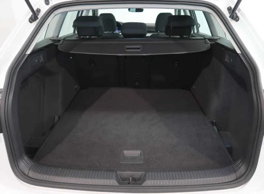 Volkswagen Golf LIFE VARIANT 1,5TSI 96KW LED ACC KAMERA