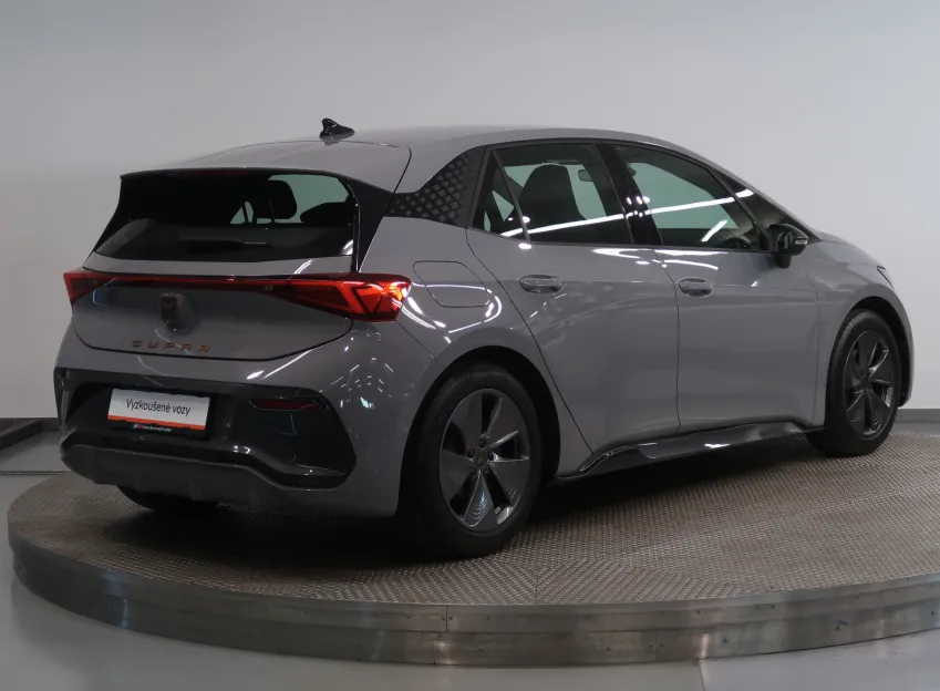 Cupra Born ELECTRIC 150KW / 62kWh ALU18"