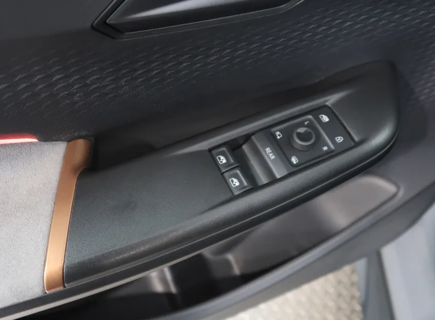 Cupra Born ELECTRIC 150KW / 62kWh ALU18"