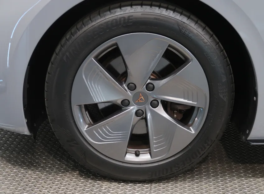 Cupra Born ELECTRIC 150KW / 62kWh ALU18"