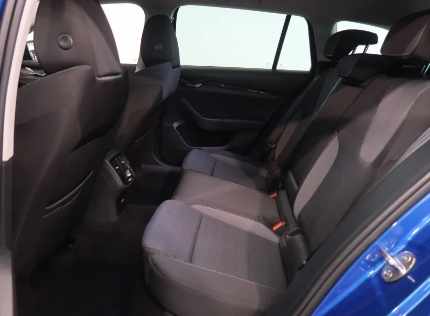 Škoda Octavia FRESH PLUS 1.5TSI 110KW KAMERA EL.KUFR
