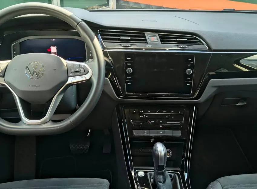 Volkswagen Touran HIGHLINE 2.0TDI 110KW DSG ZÁRUKA
