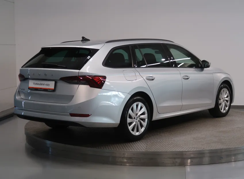 Škoda Octavia FRESH PLUS 1.5TSI 110KW ZÁRUKA