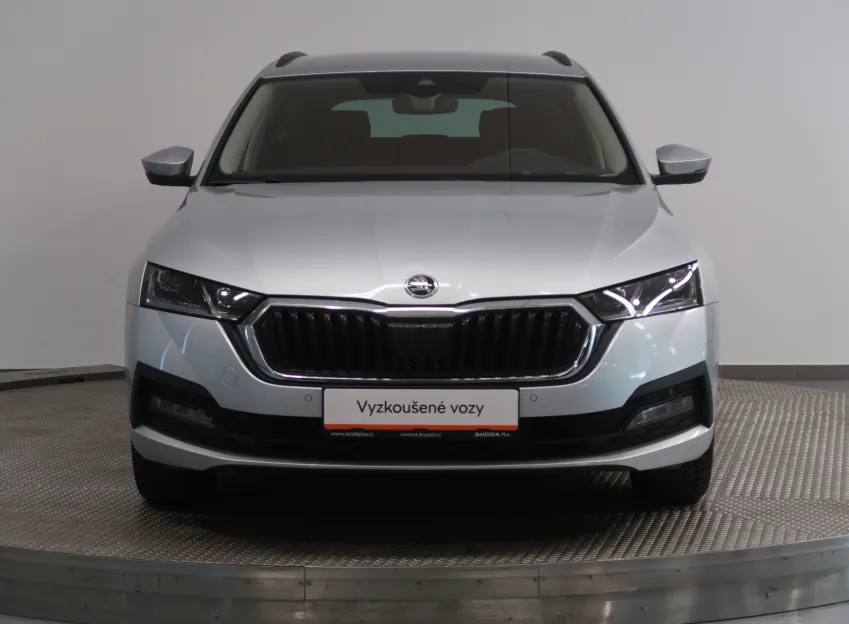 Škoda Octavia FRESH PLUS 1.5TSI 110KW ZÁRUKA