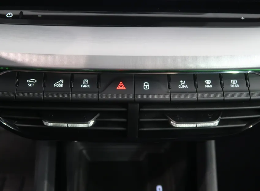 Škoda Octavia FRESH PLUS 1.5TSI 110KW ZÁRUKA