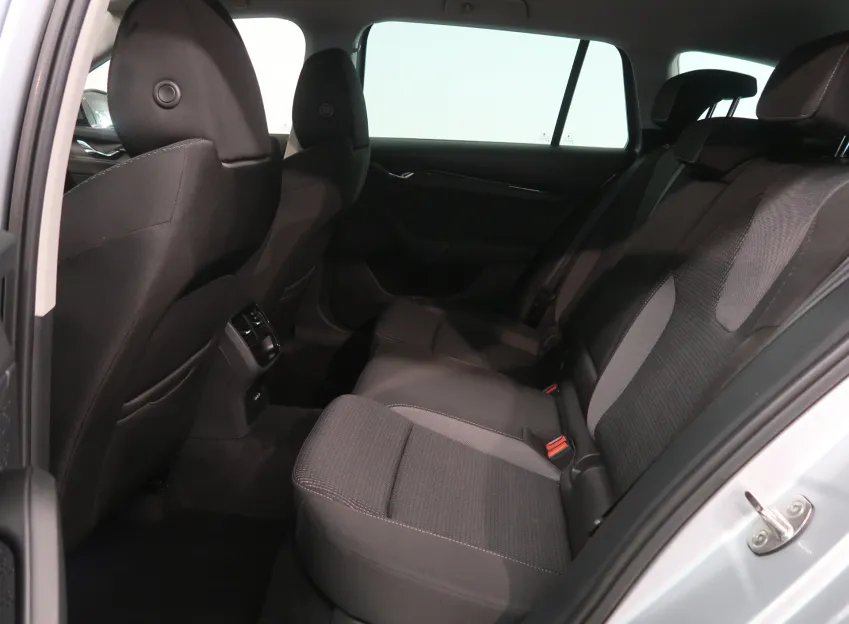 Škoda Octavia FRESH PLUS 1.5TSI 110KW ZÁRUKA