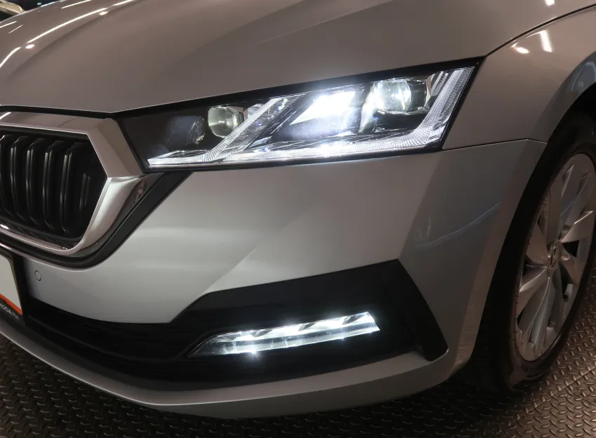 Škoda Octavia FRESH PLUS 1.5TSI 110KW ZÁRUKA