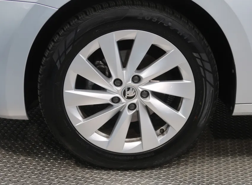 Škoda Octavia FRESH PLUS 1.5TSI 110KW ZÁRUKA