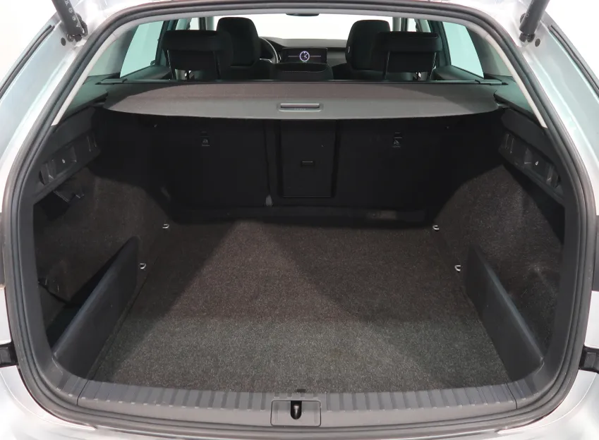 Škoda Octavia FRESH PLUS 1.5TSI 110KW ZÁRUKA