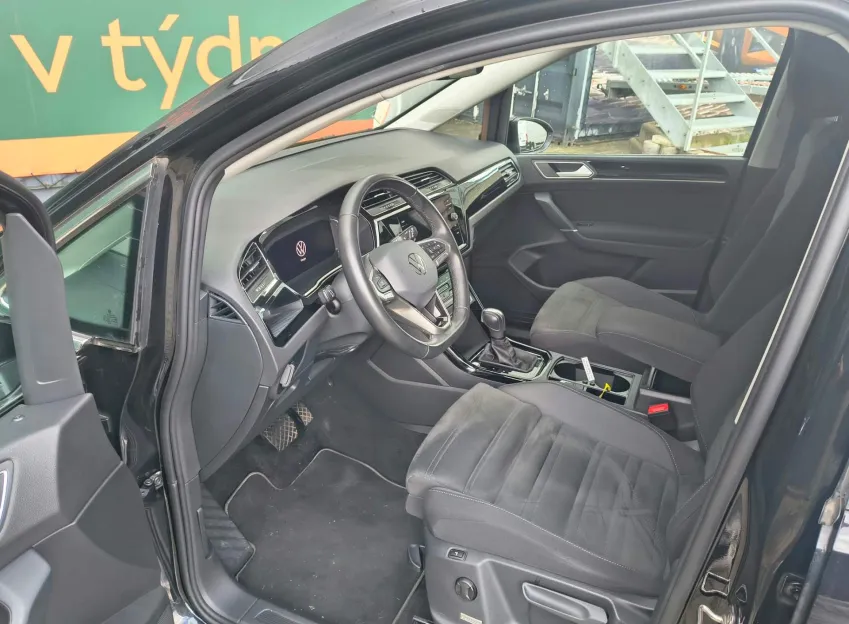 Volkswagen Touran HIGHLINE 2.0TDI 110KW DSG ZÁRUKA CZ
