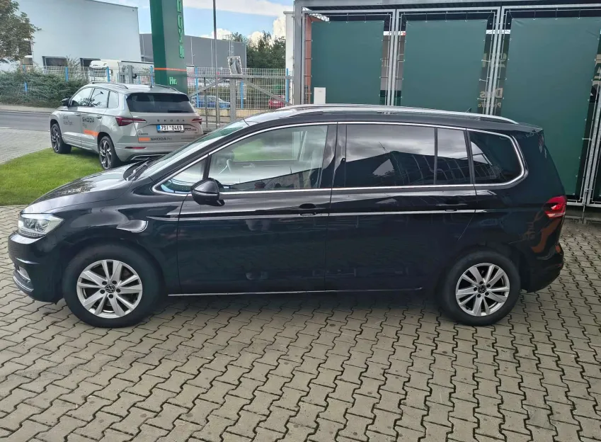 Volkswagen Touran HIGHLINE 2.0TDI 110KW DSG ZÁRUKA CZ