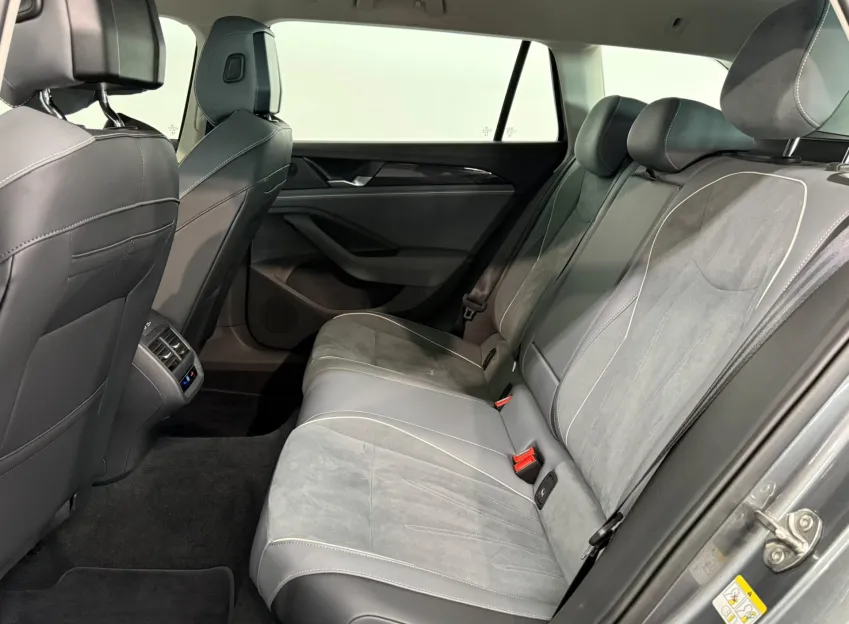 Volkswagen Passat BUSINESS 2.0TDI 110 KW DSG ZÁRUKA