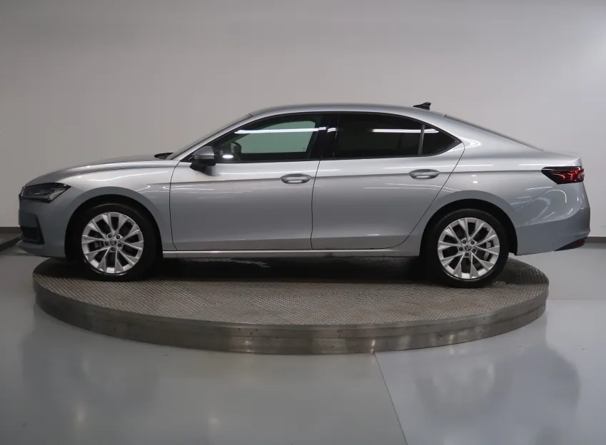 Škoda Superb SELECTION 2.0TDI 110KW DSG MATRIX