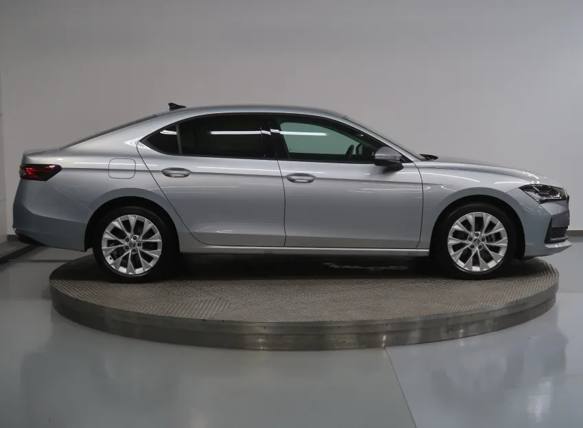 Škoda Superb SELECTION 2.0TDI 110KW DSG MATRIX