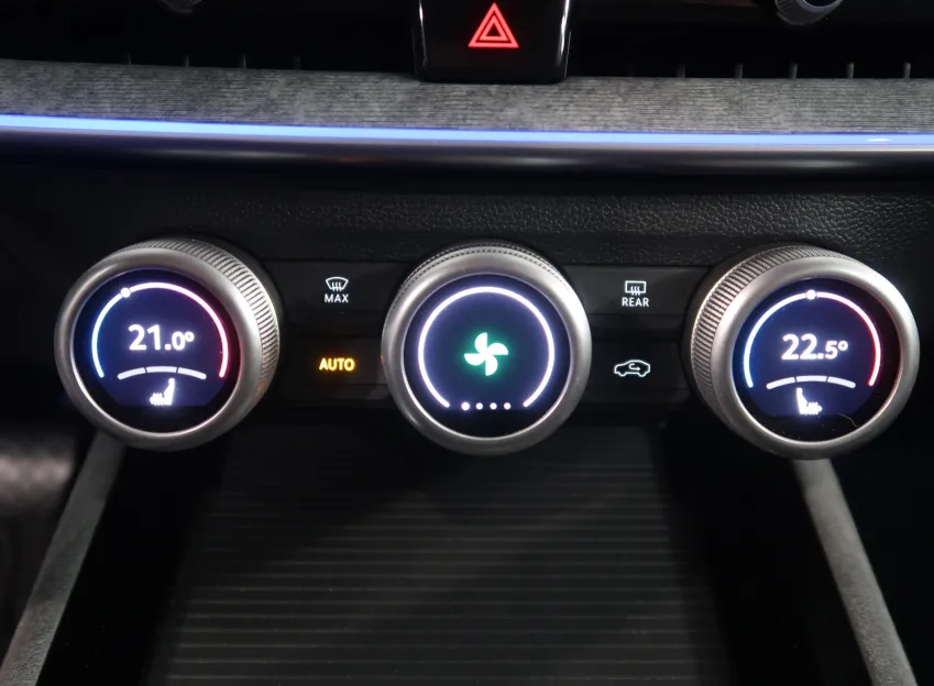 Škoda Superb SELECTION 2.0TDI 110KW DSG MATRIX
