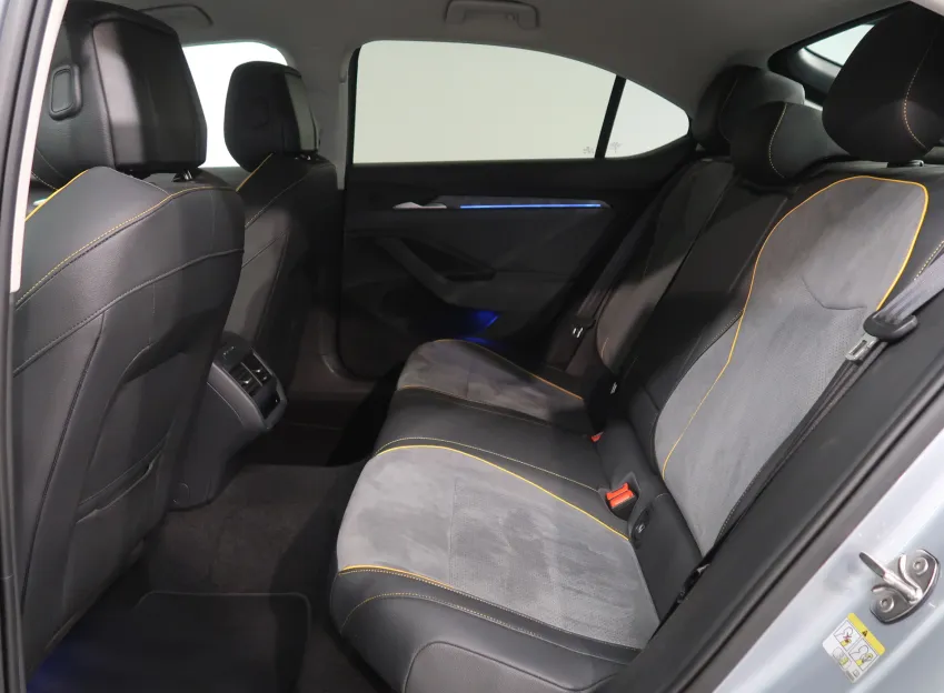 Škoda Superb SELECTION 2.0TDI 110KW DSG MATRIX
