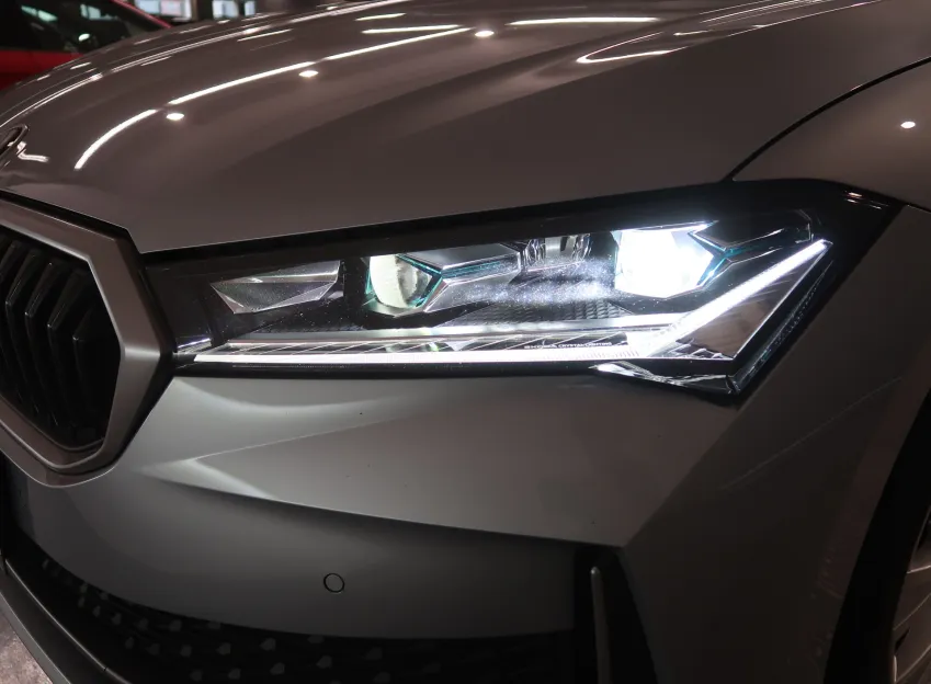 Škoda Superb SELECTION 2.0TDI 110KW DSG MATRIX