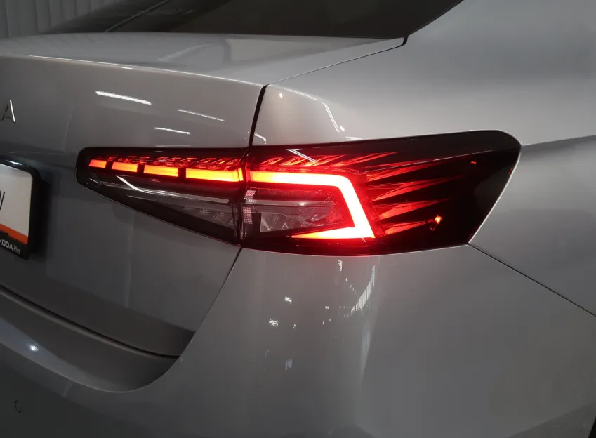 Škoda Superb SELECTION 2.0TDI 110KW DSG MATRIX