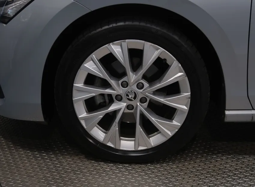 Škoda Superb SELECTION 2.0TDI 110KW DSG MATRIX