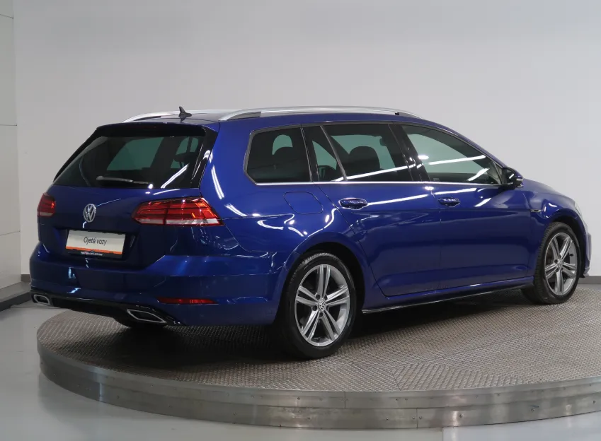 Volkswagen Golf R-LINE 1.6TDI 85KW LED ACC PANORAMA