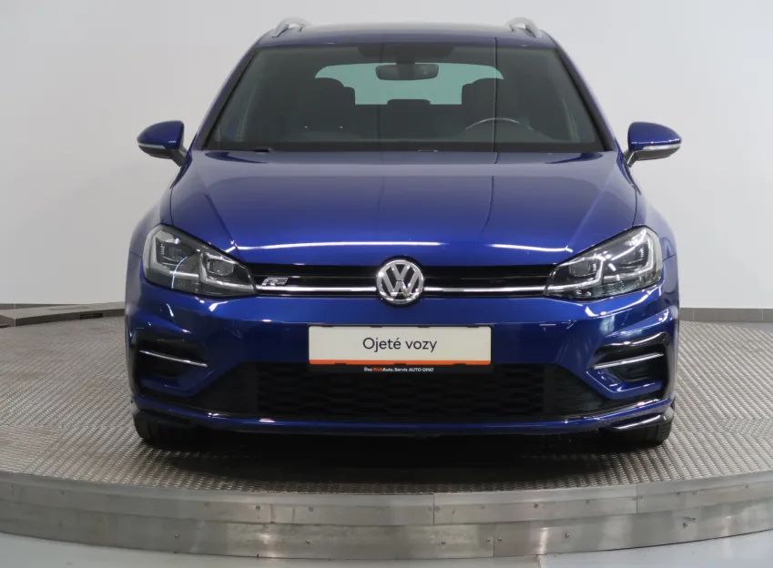 Volkswagen Golf R-LINE 1.6TDI 85KW LED ACC PANORAMA