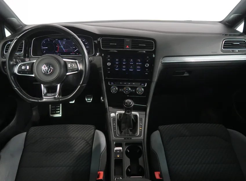 Volkswagen Golf R-LINE 1.6TDI 85KW LED ACC PANORAMA