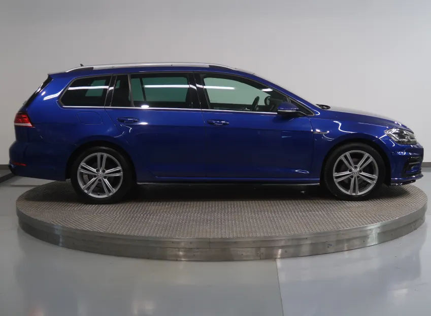 Volkswagen Golf R-LINE 1.6TDI 85KW LED ACC PANORAMA