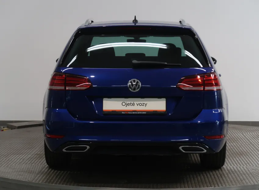 Volkswagen Golf R-LINE 1.6TDI 85KW LED ACC PANORAMA
