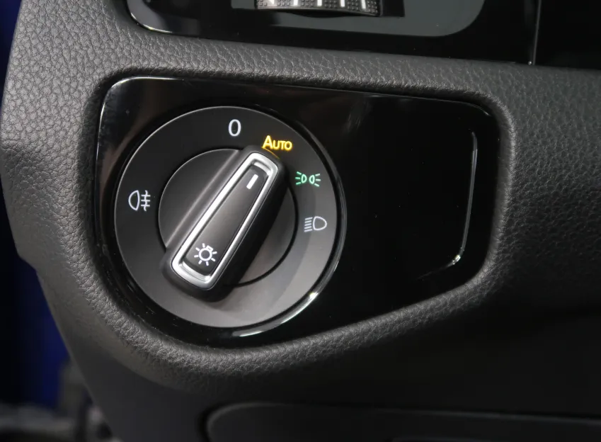 Volkswagen Golf R-LINE 1.6TDI 85KW LED ACC PANORAMA