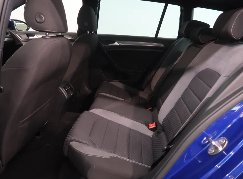 Volkswagen Golf R-LINE 1.6TDI 85KW LED ACC PANORAMA