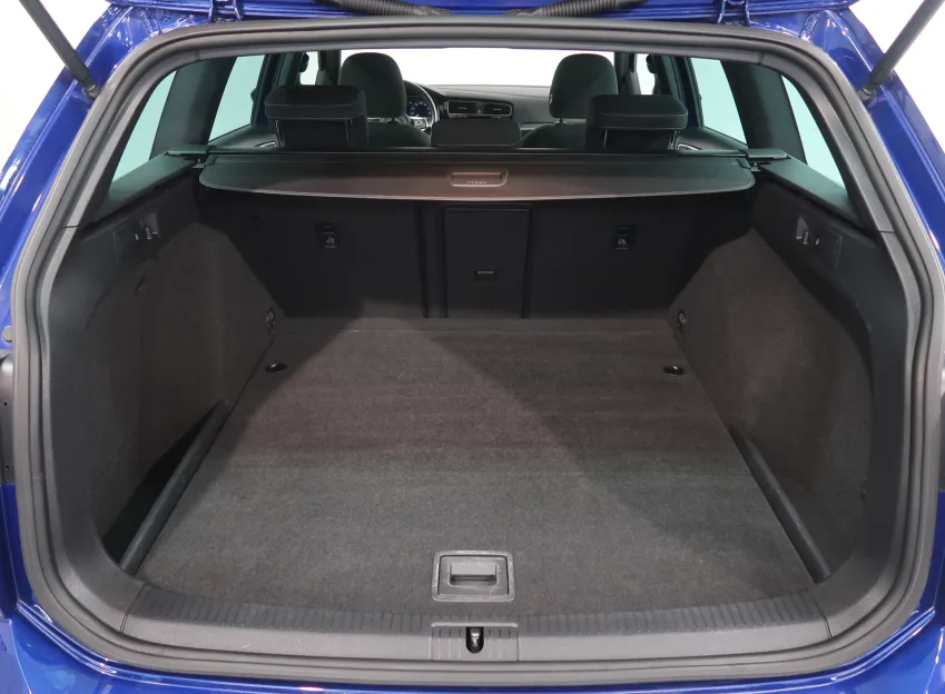 Volkswagen Golf R-LINE 1.6TDI 85KW LED ACC PANORAMA