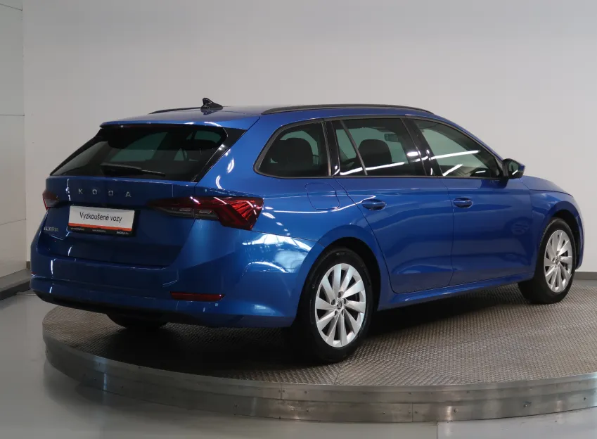 Škoda Octavia FRESH PLUS 1.5TSI 110 kW ZÁRUKA LED