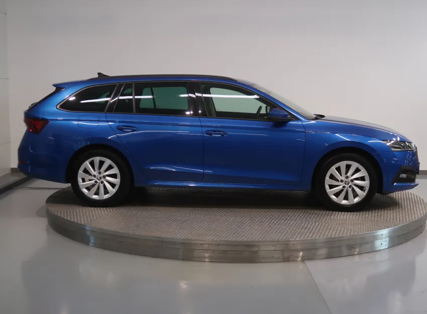 Škoda Octavia FRESH PLUS 1.5TSI 110 kW ZÁRUKA LED