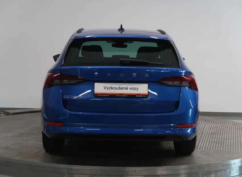 Škoda Octavia FRESH PLUS 1.5TSI 110 kW ZÁRUKA LED
