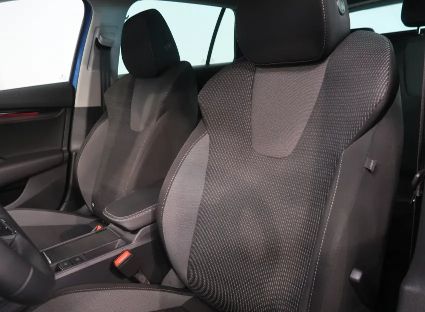 Škoda Octavia FRESH PLUS 1.5TSI 110 kW ZÁRUKA LED