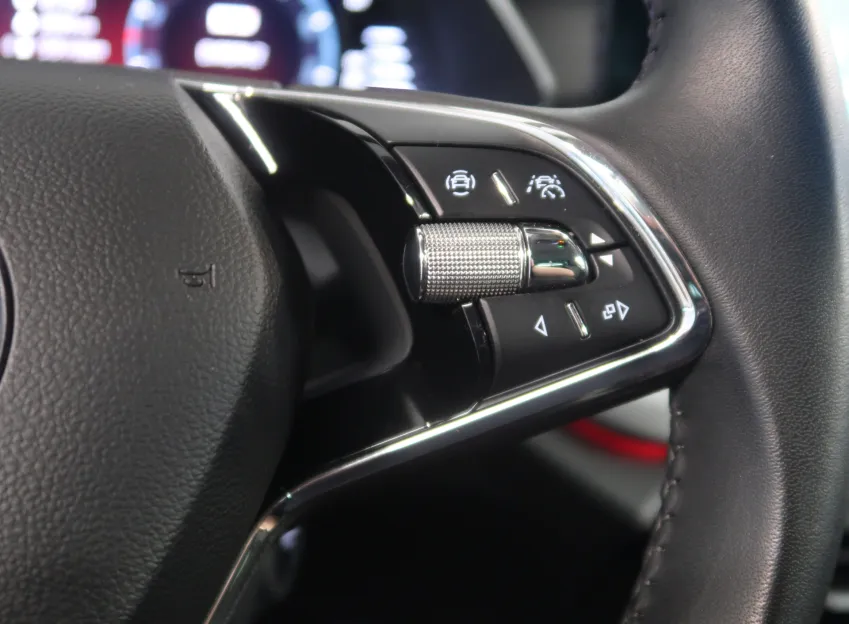 Škoda Octavia FRESH PLUS 1.5TSI 110 kW ZÁRUKA LED