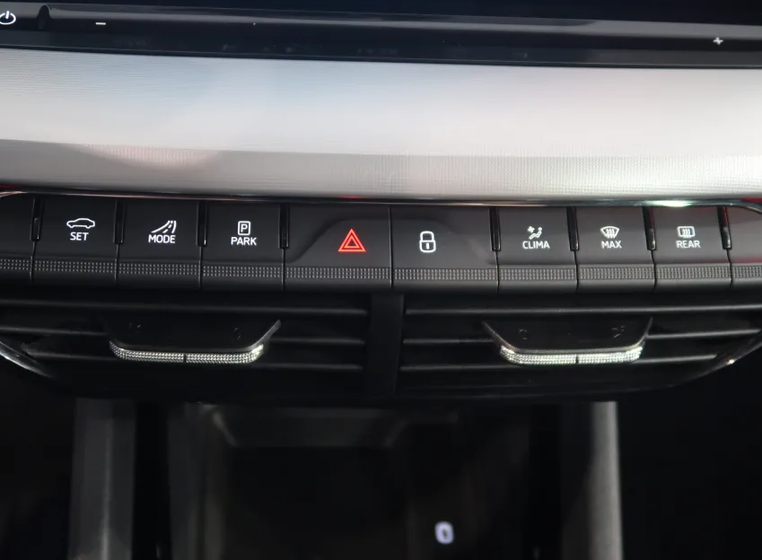 Škoda Octavia FRESH PLUS 1.5TSI 110 kW ZÁRUKA LED