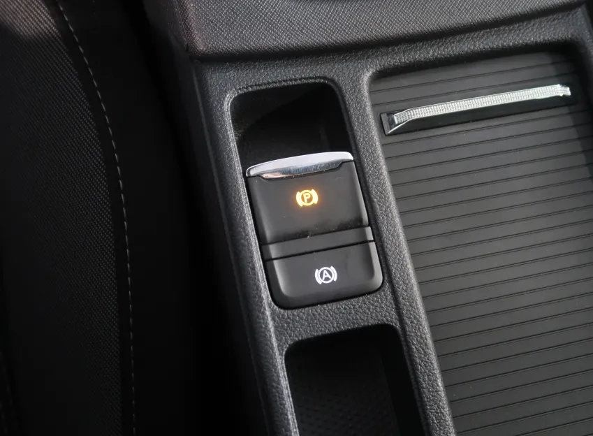 Škoda Octavia FRESH PLUS 1.5TSI 110 kW ZÁRUKA LED
