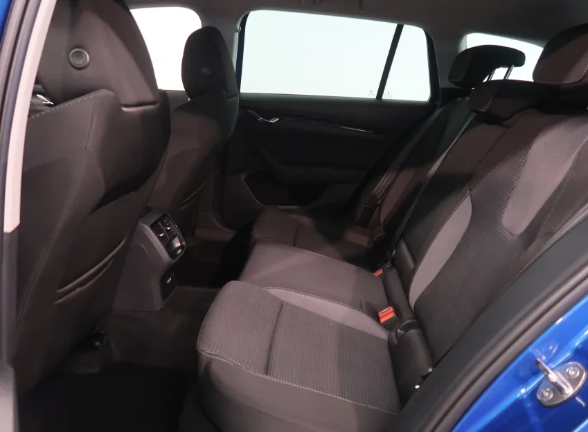 Škoda Octavia FRESH PLUS 1.5TSI 110 kW ZÁRUKA LED