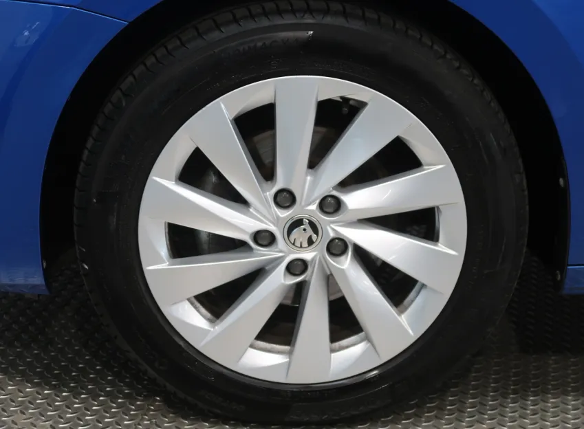 Škoda Octavia FRESH PLUS 1.5TSI 110 kW ZÁRUKA LED