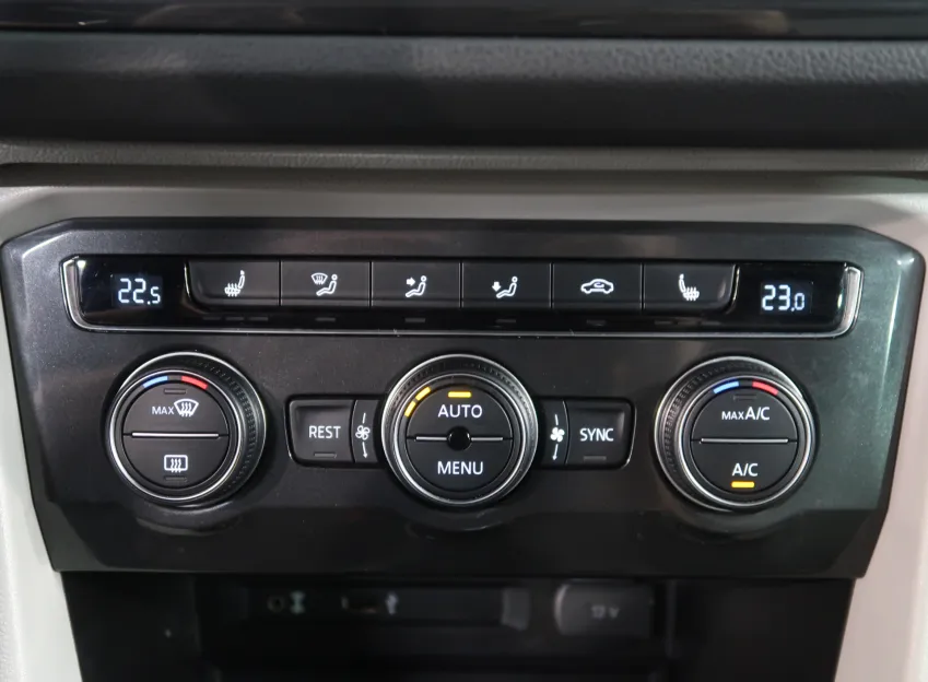 Volkswagen Tiguan HIGHLINE 2.0TDI 4x4 DSG TAŽNÉ