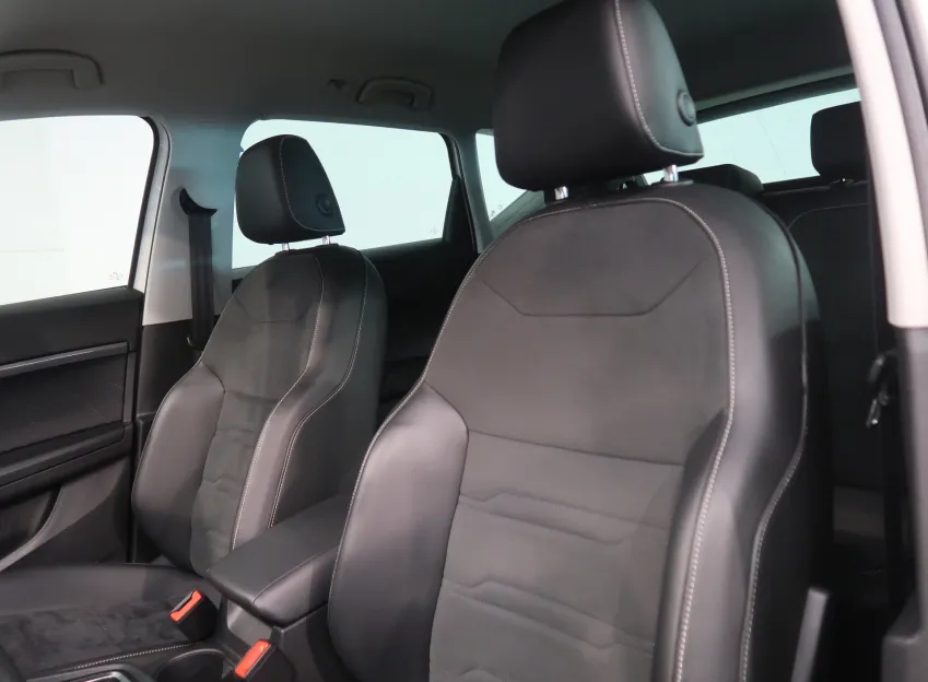 SEAT Ateca 2.0TDI 110KW TAŽNÉ NAVI
