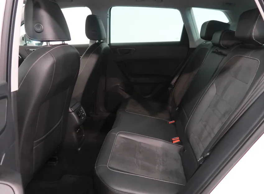 SEAT Ateca 2.0TDI 110KW TAŽNÉ NAVI